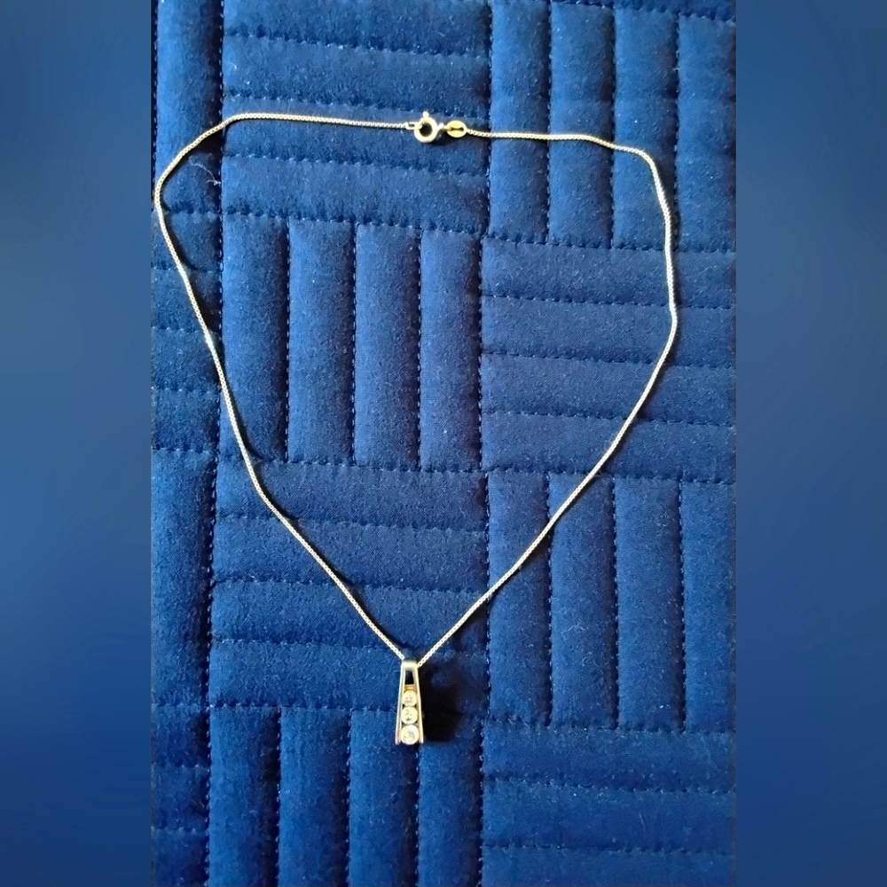 FAUX DIAMOND PENDANT